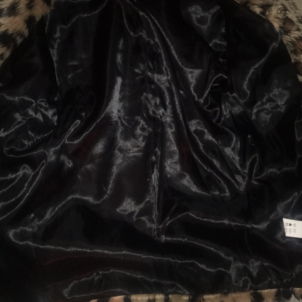 Leopard Coat - Picture 5 of 5